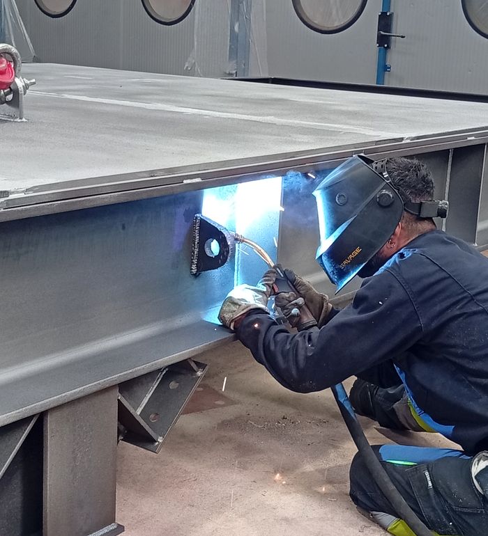 Soldadura de estructura metálica en taller propio